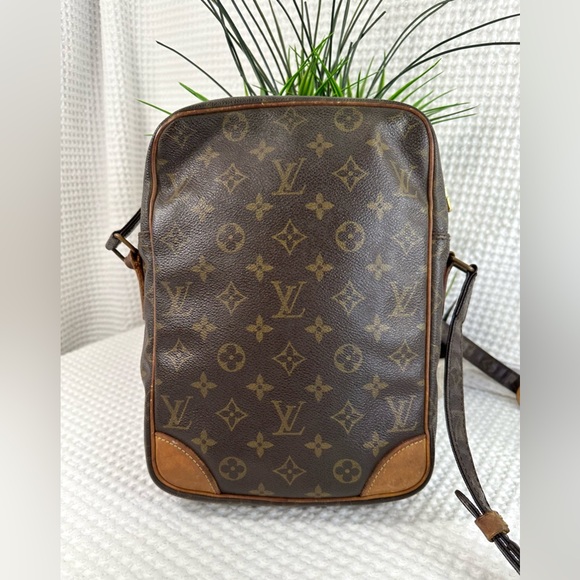 Vintage Louis Vuitton Danube Crossbody Bag (8907SL) - Picture 3 of 16